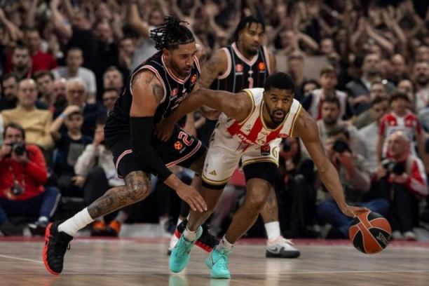 PREDNOST JE NA ZVEZDINOJ STRANI: Tvrd start utakmice - publika diže sve na noge!