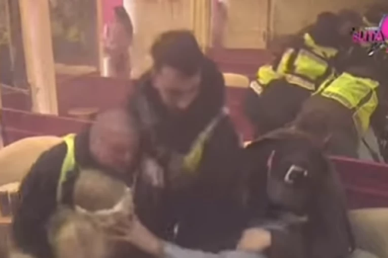 ZVERSKA TUČA U "ELITI", PODIVLJALA ANELI BRUTALNO IZUDARALA ASMINA: Obezbeđenje jedva uspelo da je obuzda, ovakav HAOS se ne pamti!