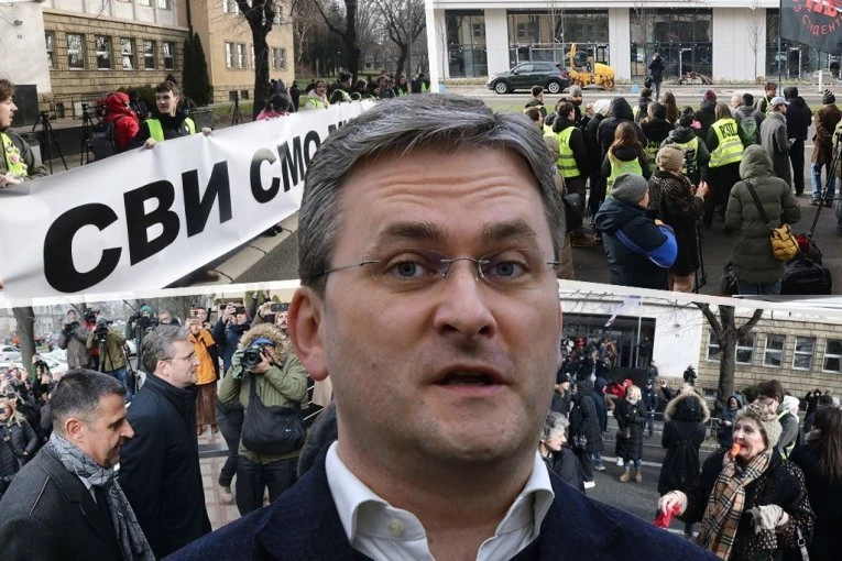 POGLEDAJTE DOLAZAK MINISTRA SELAKOVIĆA NA SUD: Blokaderi vrše ogroman pritisak, vrište, vređaju! (FOTO, VIDEO)