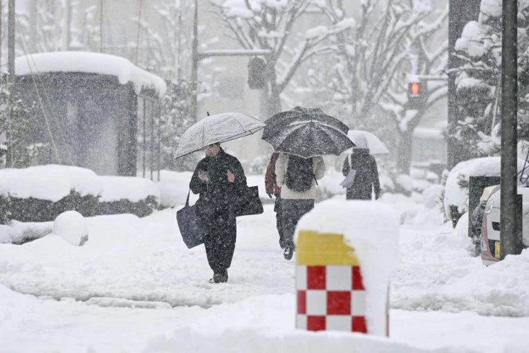 SNAŽNO NEVREME NASTAVLJA DA ODNOSI LJUDSKE ŽIVOTE! Najmanje 35 MRTVIH, stotine POVREĐENIH, vlasti upozoravaju na NOVE PADAVINE I KLIZIŠTA! (FOTO, VIDEO)