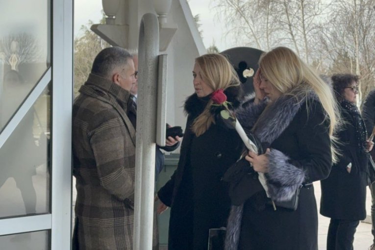 Unuka i snajka Beti Đorđević