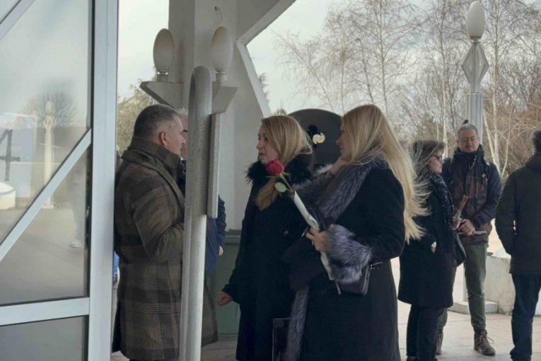 Unuka i snajka Beti Đorđević