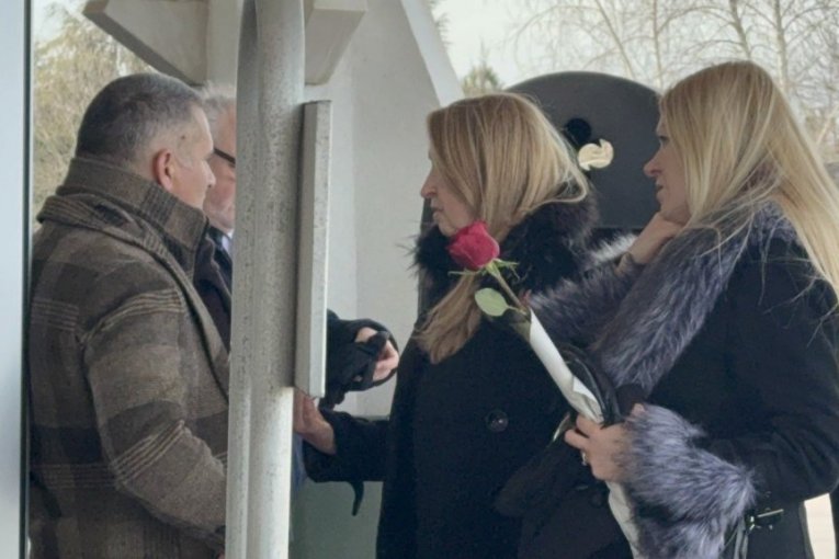 Unuka i snajka Beti Đorđević