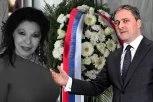 MINISTAR POKAZAO KOLIKI JE ČOVEK: Na dan kad mu SUDE, Selaković poslao venac na sahranu Beti Đorđević - poruka slama srca! (VIDEO)