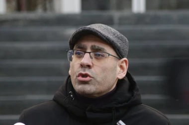 NAPADNUT VLADIMIR ĐUKANOVIĆ! Blokader ga vređao pred suprugom i decom, provocirao i snimao!