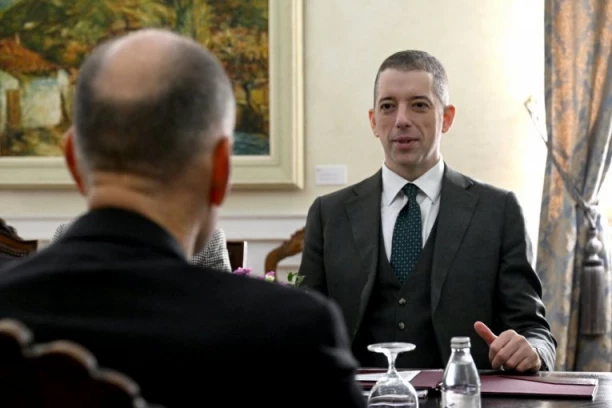 ĐURIĆ IZNEO JASAN STAV: Unmik mora ostati angažovan po svim značajnim pitanjima u AP Kosovu i Metohiji! (FOTO)