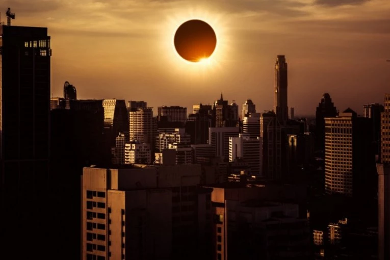 Sudbinski preokret u 2026: Prstenasto POMRAČENJE SUNCA pokreće lanac promena za svaki horoskopski znak, evo šta vas čeka