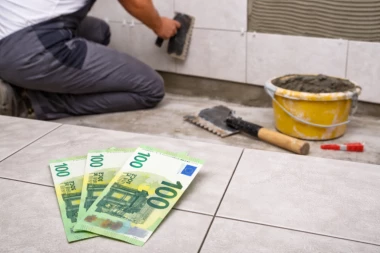 POSTAVIO JE PLOČICE U VILI, A ONDA JE USLEDIO POZIV VLASNIKA! Njihove reči ostavile su ga bez teksta: "To je 300 evra!"