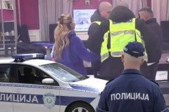 POLICIJA IZVODI ASMINA DURDŽIĆA IZ "ELITE": Stižu u Šimanovce pod ROTACIJOM, produkcija objavila snimak!