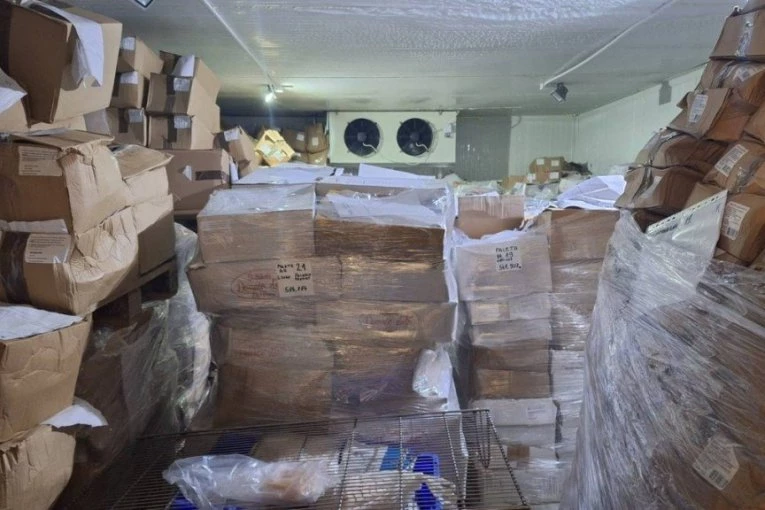 INSPEKCIJA UPALA U MLEKARU U KIKINDI I ZATEKLA UŽAS! Hitno povučen sir sa tržišta - sprečena velika katastrofa!