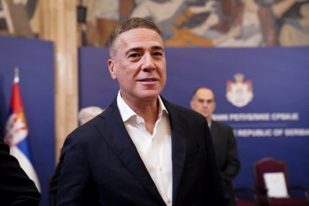 ŽELJKU JOKSIMOVIĆU URUČENA "VUKOVA NAGRADA": Ovo je spisak svih dobitnika! (GALERIJA)