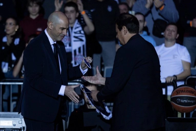 VREME JE DA PAO PADNE: Partizan ruši Grke! Spektakl je počeo