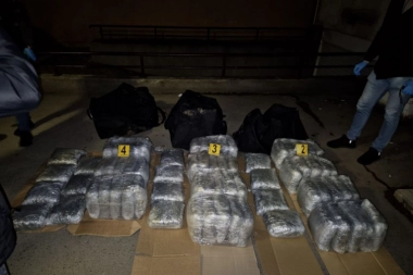 NOVA VELIKA ZAPLENA DROGE! Država žestoko udarila na narko-mafiju: pali mladi dileri, zaplenjeno 80 kg marihuane!