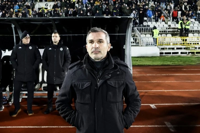 SVI ČEKAJU STOJAKOVIĆEVE REČI! Trener Partizana se obraća javnosti dan posle ludila u Humskoj!