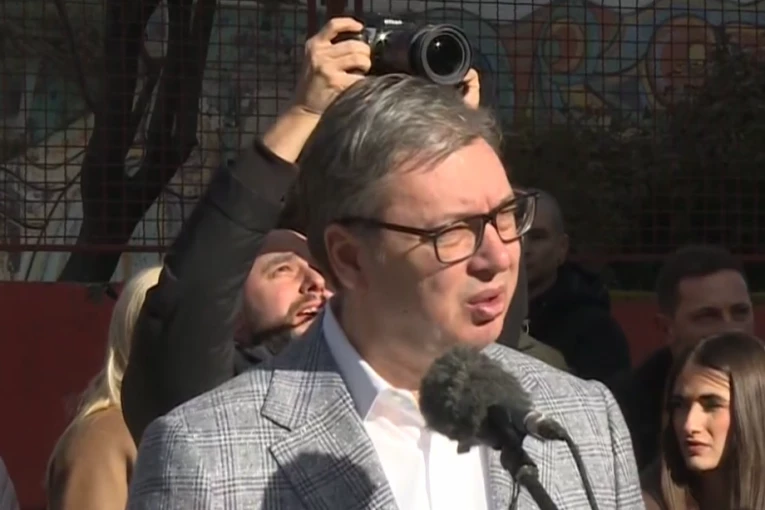 PREDSEDNIK STIGAO U MLADENOVAC: Vučić prisustvuje ceremoniji otvaranja rekonstruisane gimnazije!