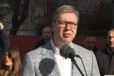 VUČIĆ SUTRA NA CEREMONIJI URUČENJA REŠENJA ZA PROGRAM RAZVOJA JAKIH ALKOHOLNIH PIĆA! Izdvojeno 150 miliona!