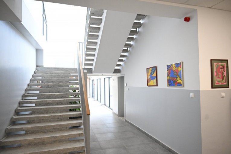 Gimnazija u Mladenovcu