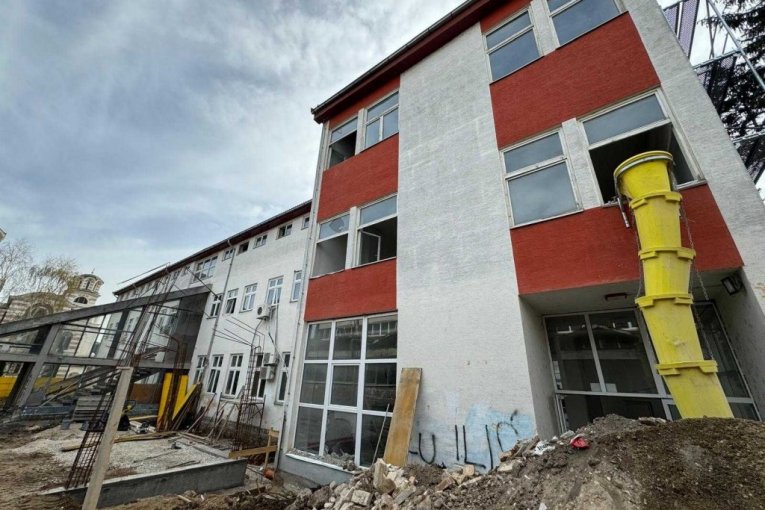 Gimnazija u Mladenovcu