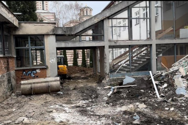 Gimnazija u Mladenovcu