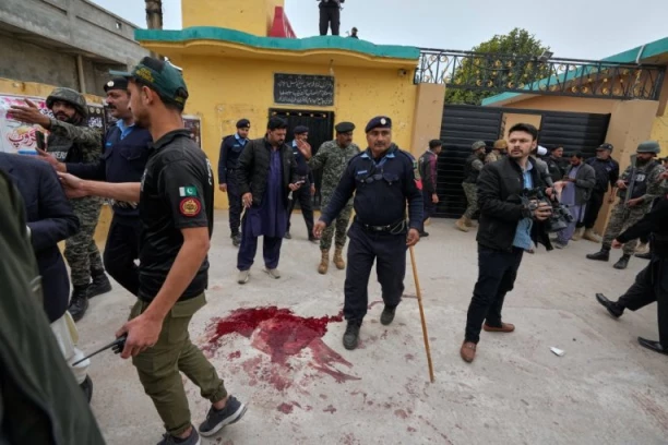CRNI BILANS POSLE POKOLJA U PUNOJ DŽAMIJI! U BOMBAŠKOM napadu najmanje 31 mrtvih, 169 povređenih, JEZIVE SCENE iz Islamabada! (FOTO)