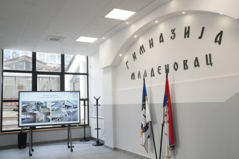Gimnazija u Mladenovcu