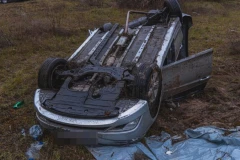 AUTOMOBIL SLETEO SA PUTA I PREVRNUO SE NA KROV! Jeziva nesreća kod Žablja! (FOTO)