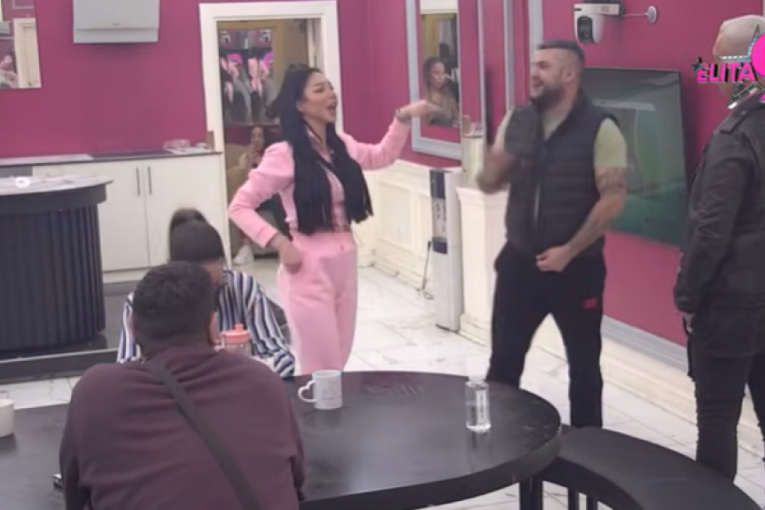 Haos Maje, Aneli i Asmina