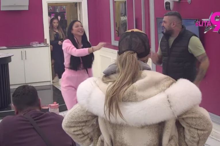 Haos Maje, Aneli i Asmina