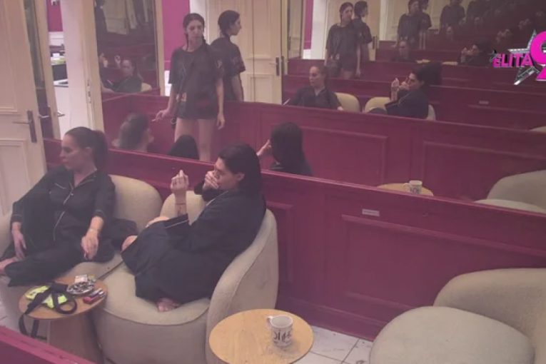 Hana se poverava Mini