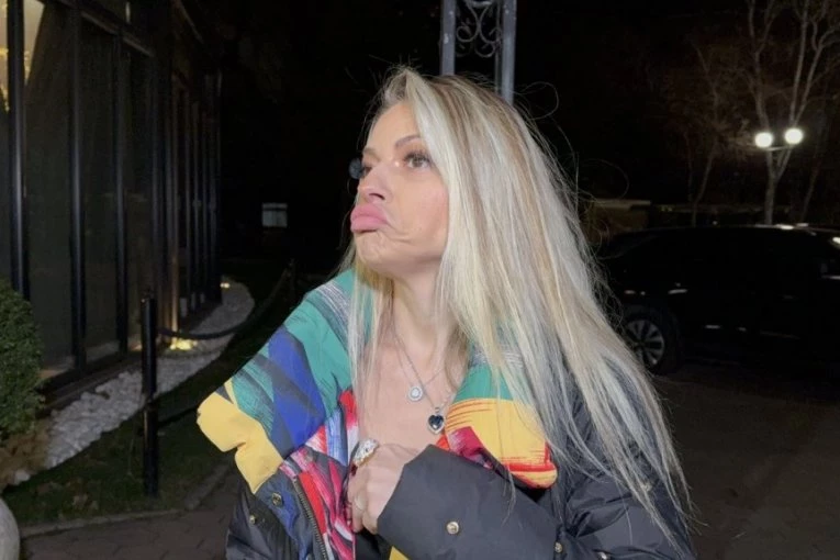 ŽIVOTNA DRAMA NAŠE PEVAČICE! Pevala na svadbi dečku s kojim je izgubila nevinost, a evo kako ju je Aco Pejović SPASAO nakon stravičnog udesa!