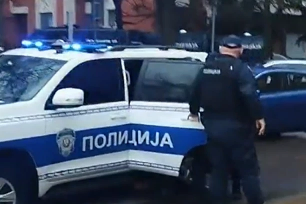 BEZOBRAZNO I BEZOBZIRNO! Iscenirali svađu u prodavnici i zloupotrebili dete da ukrade novac namenjen za lečenje bolesnih! PAR UHAPŠEN U PROKUPLJU!