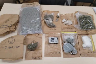 VELIKA ZAPLENA DROGE U NIŠU! U stanu pronađeni kokain i heroin, dileri uhapšeni tokom  primopredaje! (FOTO)
