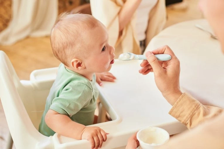 ALARM ZA SVE RODITELJE! Sa tržišta Srbije povlače se najpoznatije formule za bebe, a evo na šta upozorava proizvođač!