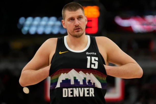 NESTVARNO: Denver blickrigom razbio Čikago! Nikola Jokić ISPISAO ISTORIJU (VIDEO)