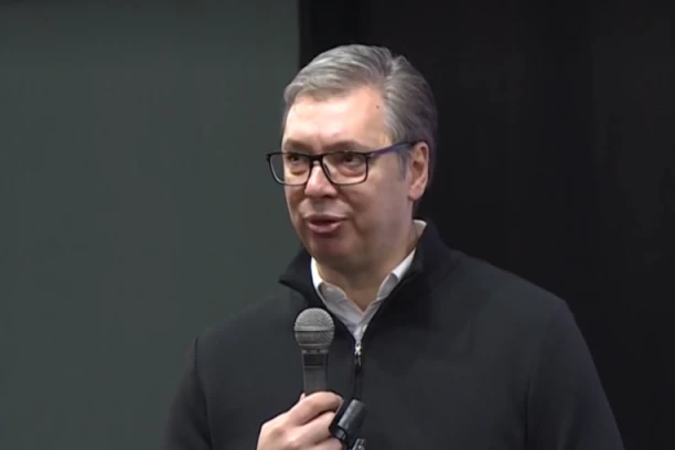 PREDSEDNIK VUČIĆ NA DANIMA ZAVIČAJA U NOVOM SADU: Vi ste sastavni deo svih naših pobeda!