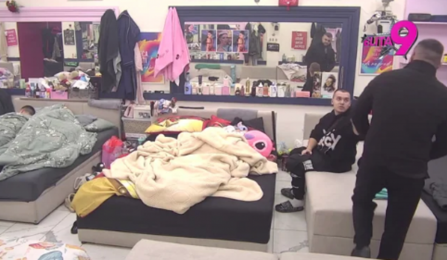 DA SE NAJEŽIŠ - ASMIN DURDŽIĆ OVO URADIO DOK MAJA SPAVA: Scena obišla internet, svi se pitaju da li je ovo realno!