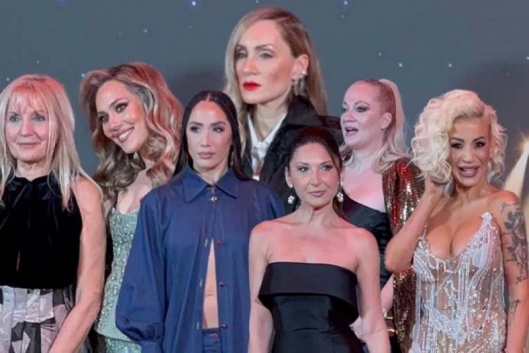 BIRA SE NAJLEPŠA ŽENA SRBIJE! Poznati se sjatili na crveni tepih, Jelena Gavrilović KRUNISALA OVU KOLEGINICU! (VIDEO, GALERIJA)