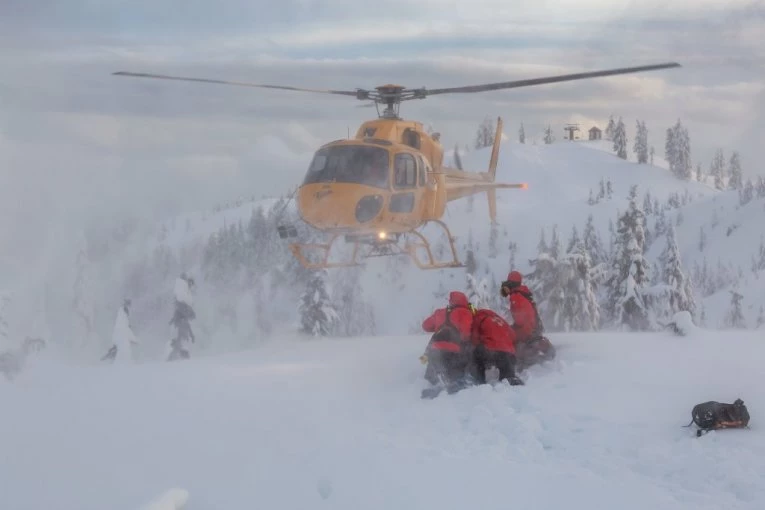 JEZIVA DRAMA NA KOPAONIKU: Helikopter MUP-a hitno evakuisao skijaša sa teškim povredama kičme! MINUTI ODLUČIVALI O ŽIVOTU! (VIDEO)