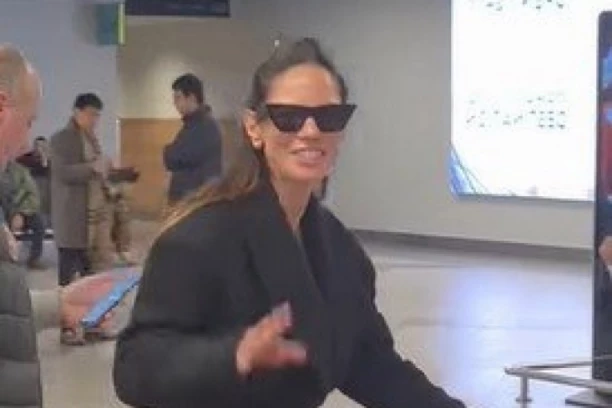 DANIJELA DIMITROVSKA PRVI PUT U JAVNOSTI NAKON TAJNOG VENČANJA! Vodteljka ne skida osmeh s lica - JEDAN DETALJ SVI KOMENTARIŠU! (VIDEO)