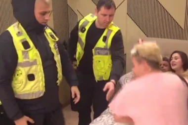 MOMENTALNI PREKID PROGRAMA! Makljaža kakva se NE PAMTI - Uroš hteo da ZADAVI Boru na spavanju - STRAVIČNA SCENA! (FOTO)