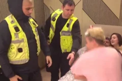 MOMENTALNI PREKID PROGRAMA! Makljaža kakva se NE PAMTI - Uroš hteo da ZADAVI Boru na spavanju - STRAVIČNA SCENA! (FOTO)