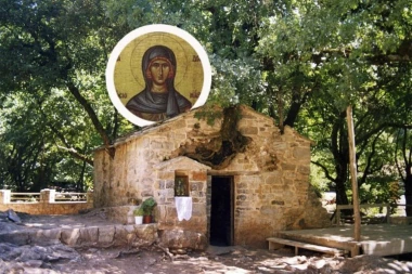 MISTERIJA KOJA PRIVLAČI VERNIKE IZ CELOG SVETA: U Crkvi Svete Teodore, iz koje raste 17 stabala, dešavaju se čuda Božja (VIDEO)