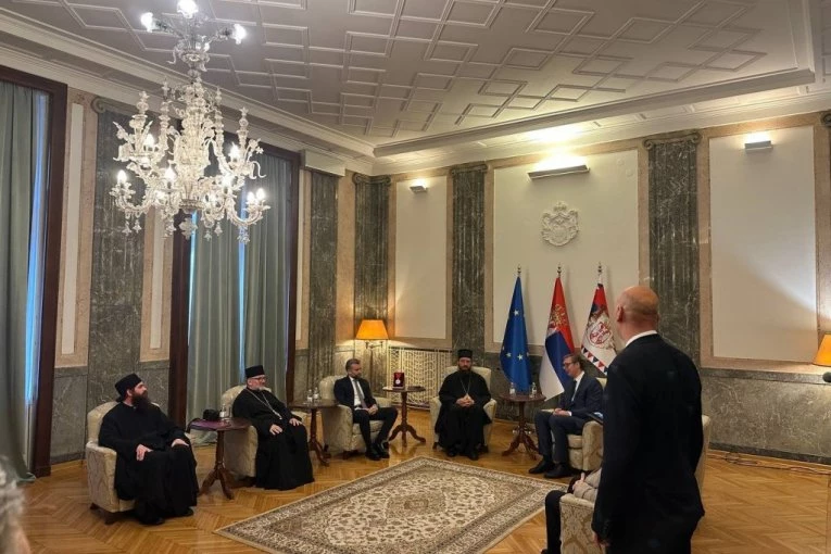 "IMA OKO 70 SRPSKE DECE U ŠKOLAMA U GRAHOVU!" Predsednik Vučić i episkop bihaćko-petrovački Sergije o Srbima u mestima širom eparhije! (VIDEO)