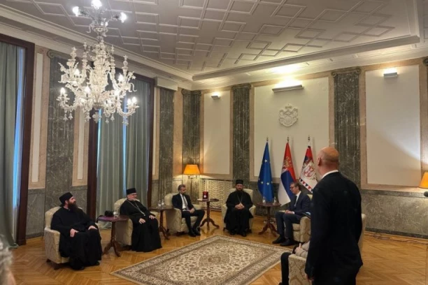 VUČIĆ DOBIJA POSEBAN ORDEN! Sastali se predsednik Srbije i episkop bihaćko-petrovački! (VIDEO)