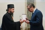 BIĆETE UPISANI ZLATNIM SLOVIMA U KRAJIŠKU ISTORIJU! Episkop bihaćko-petrovački Sergije održao besedu na uručenju ordena predsedniku Vučiću! (VIDEO)