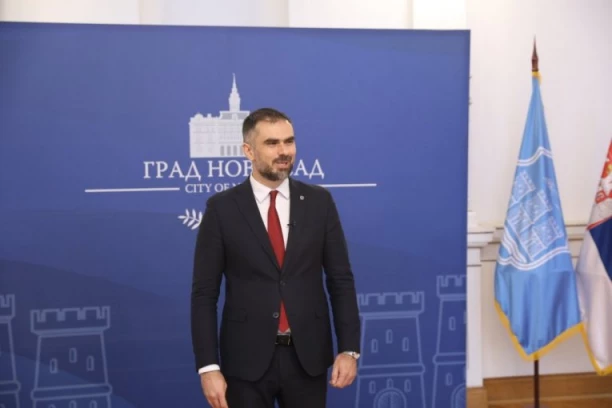 "SVESNO PREŠLA CRVENU LINIJU UVLAČENJEM TUĐE PORODICE U POLITIČKI OBRAČUN"! Mićin o Marinikinoj tužbi protiv Vučevića - "SRAMNO I NEMORALNO"!