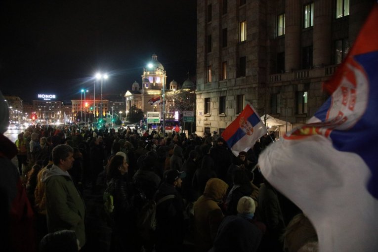RADE BAJIĆ IZ TOK URADIO NEZAMISLIVO! Ispitivao svedoke i okrivljene u istražnom postupku koji je službena tajna, a onda govorio na BLOKADERSKOM SKUPU!