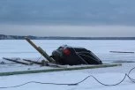 DVOJE MRTVIH, DVOJE JEDVA PREŽIVELO! Automobil propao kroz led na jezeru, juče u istoj vodi poginuo i DEČAK