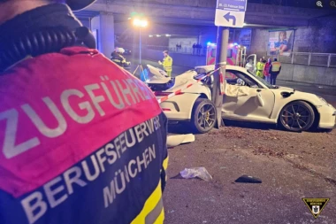 OVO JE SRBIN KOJI JE POGINUO U STRAVIČNOJ NESREĆI U MINHENU! Trkali se na ulici, pa se zakucali u banderu - NIKI (33) BIO NA MESTU SUVOZAČA! (FOTO)