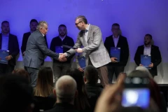 DRŽAVA POJAČALA PODRŠKU PROIZVOĐAČIMA! Vučić uručio rešenja za podsticaj razvoja u oblasti proizvodnje alkoholnih pića (FOTO, VIDEO)